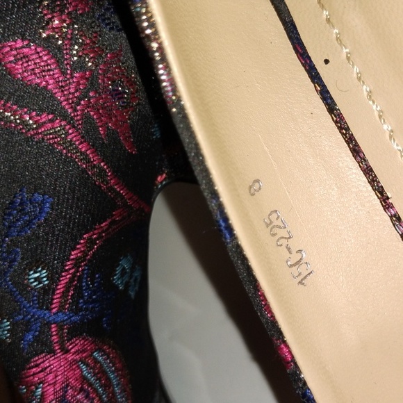 Bloom & Co Floral Pattern Heel - Picture 7 of 11